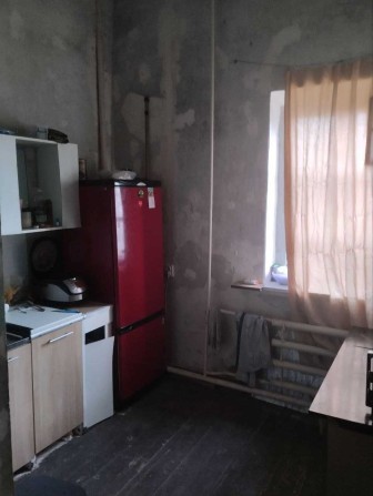 Продам 2 кімнатну квартиру  в гуртожитку (зручності у вас в квартирі) - фото 1