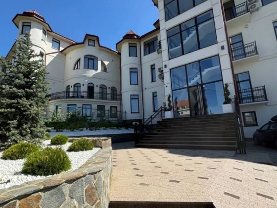 Продаж двокімнатної квартири в комплексі бізнес класу. Ужгород