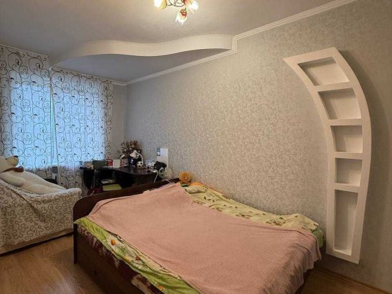 Продається 3-кімнатна квартира ,тихий центр. Черкассы