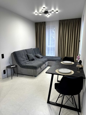 Продаж однокімнатної квартири у новобудові з дизайнерським ремонтом - фото 1