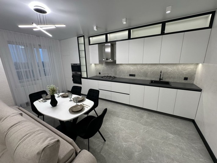 Продам евродвушку Ремонт Центр Голливуд Сертификат - фото 1