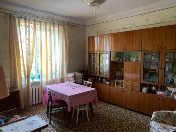 Продається двокімнатна квартира в центрі Чернигов