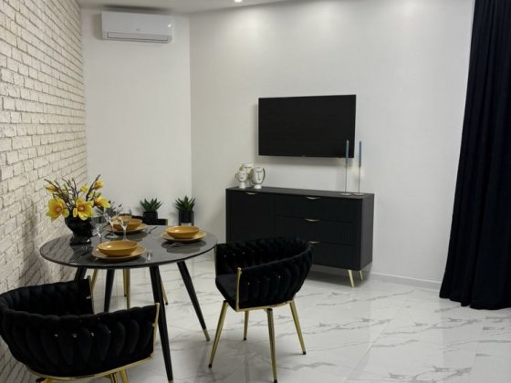 Продам 3 к квартиру  Сирецькі Сади з ремонтом від власника 143000 тис Киев