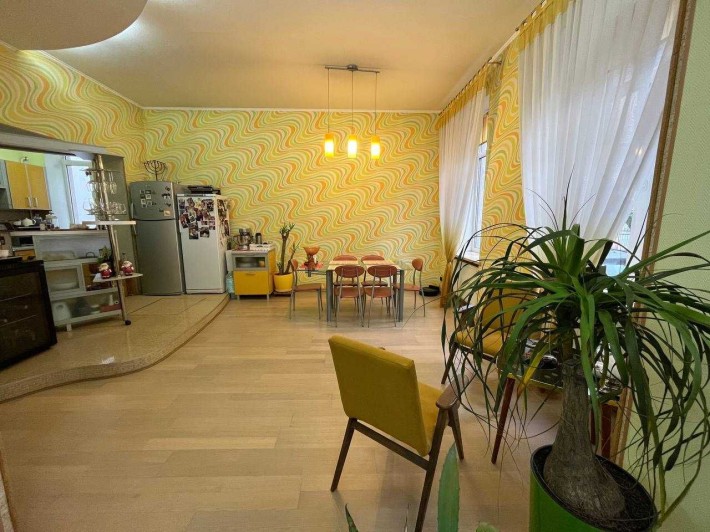 Квартира в історичному центрі міста, ремонт, меблі, техніка - фото 1