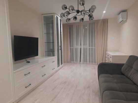 Продається 2-кімнатна новобудова з ремонтом Чернівці