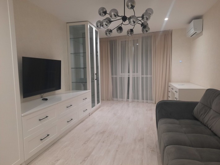 Продається 2-кімнатна новобудова з ремонтом - фото 1