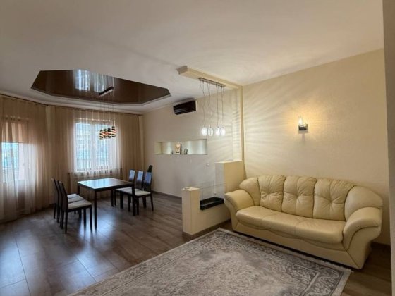 Нова ціна Продаж квартири 4 к.в котеджі Достоєвського напр. 7 гімназіі Черновцы