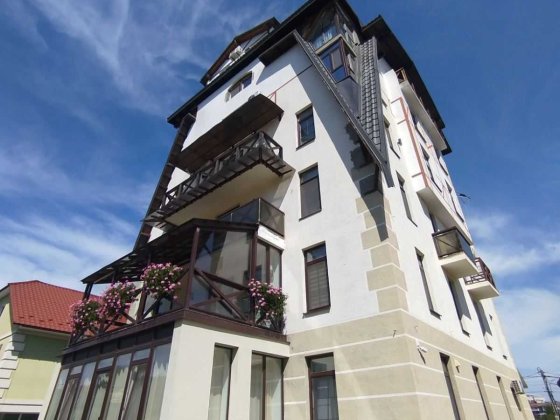 Продається простора 3-кімнатна дворівнева квартира Чернівці