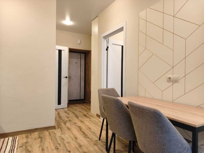 З ремонтом у самому центрі в новому будинку - фото 1