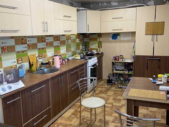 Продам 3 три кімн. (можно під є-відновлення)квартиру площею 117 кв. м. Чернигов