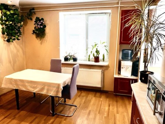 Продається  простора 2х кім. квартира в Центрі міста Черкассы