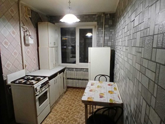 Продам 2 комнатную  квартиру  на Коммунаре возле метро Дніпро