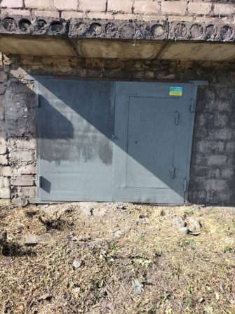 Продам гараж район ДМК возле центрального офиса Райфайзен Банк - фото 1