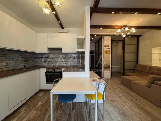 Продаж Квартира  Лобановського Совки метро Деміївська НИЗЬКИЙ 3 ПОВЕРХ Киев