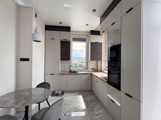 Продається нова Панорамна квартира в центрі міста. Новобудова Ужгород