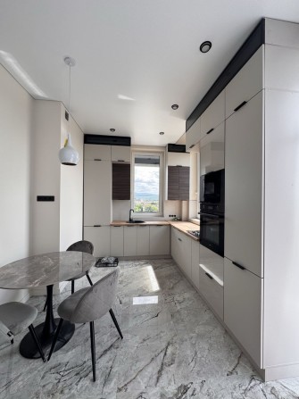 Продається нова Панорамна квартира в центрі міста. Новобудова - фото 1