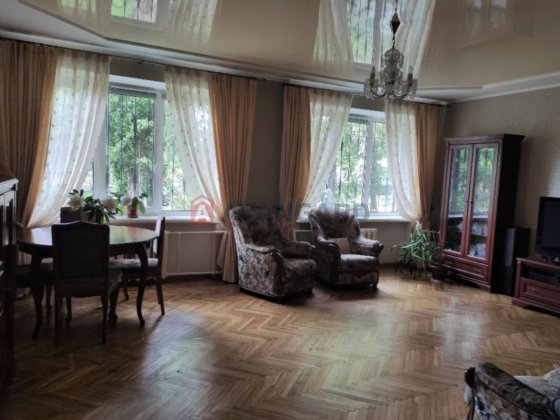 Продаж трикімнатної квартири в елітному районі Митниця. Черкассы