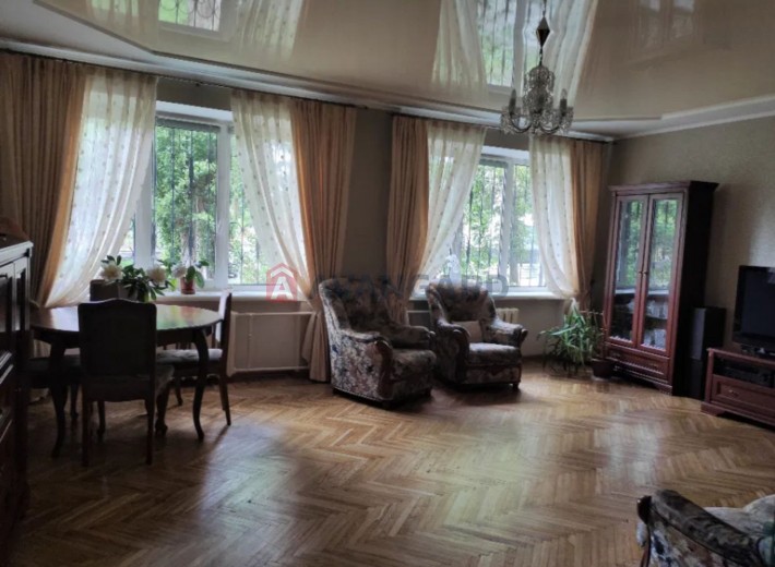 Продаж трикімнатної квартири в елітному районі Митниця. - фото 1