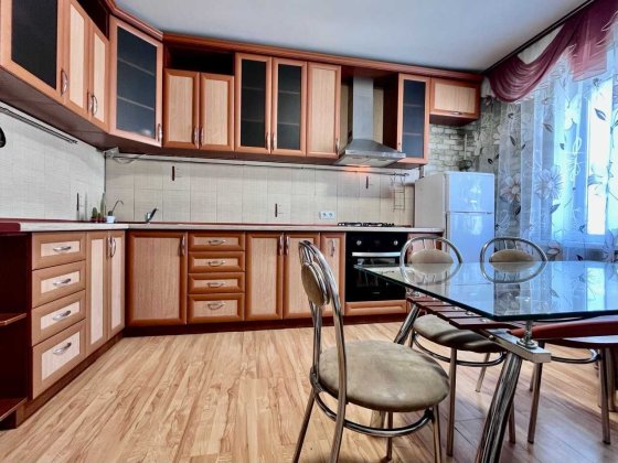 Є-ВІДНОВЛЕННЯ! ПРОДАЖ великої 2-кімнатної квартири в р-ні Літака ! Чернигов