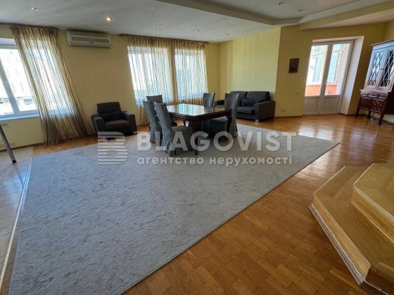 Продається простора квартира Верхогляда Андрія Киев