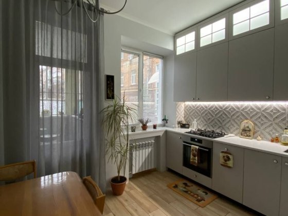 Продаж 4-кімнатної квартири біля історичного центру міста Детинець Чернігів