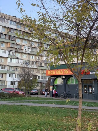 Продажа 4кв 77м Ул.Героев полка Азов 3 Метро 10 минут ходьбы. Свободна - фото 1