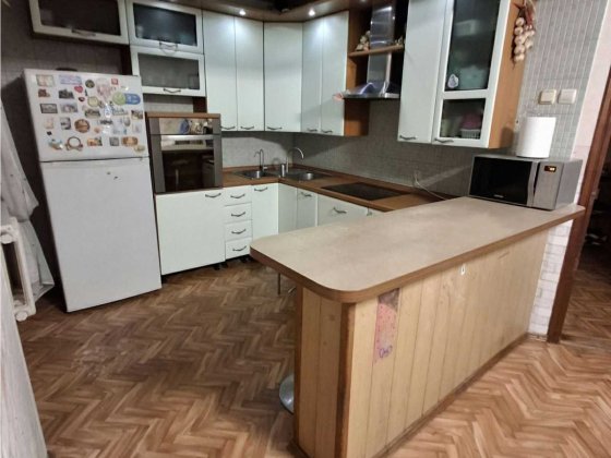 Продаж просторої двоповерхової квартири в найкращому районі міста. Черкассы