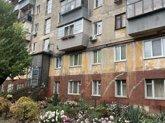 Продам 1 к кв вул Макарова район ДЮШ Дніпро