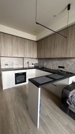 Продам 2к с ремонтом и мебелью и техникой - фото 1