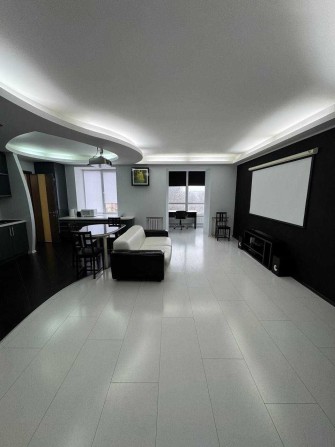 Продам 2-к квартиру у цегляному будинку  з евроремонтом та меблями - фото 1