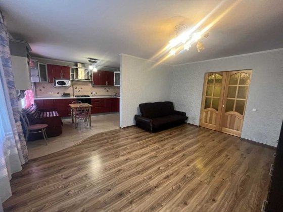 Гарна 2 квартира по Льотній 3 В з індивідуальним, статусний будинокYV Чернигов