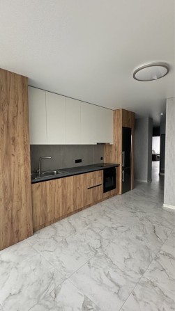 Простора двокімнатна квартира з неймовірним видом на Дніпро - фото 1