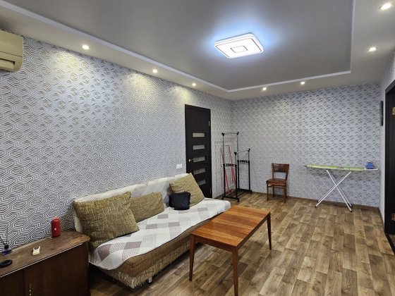 Продам 2-х комнатную квартиру р-н Поля / пр.Б.Хмельницкого/ Школьная Дніпро