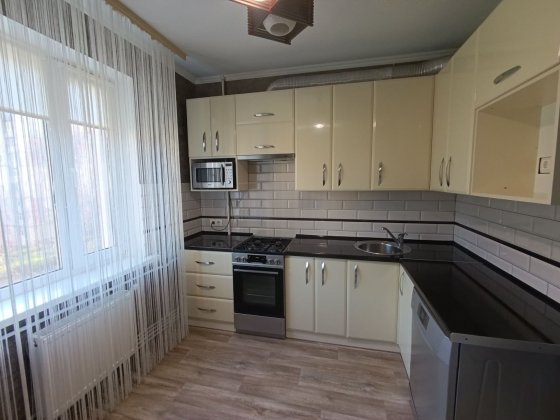 Продається простора 4х кімнатна квартира Житомир