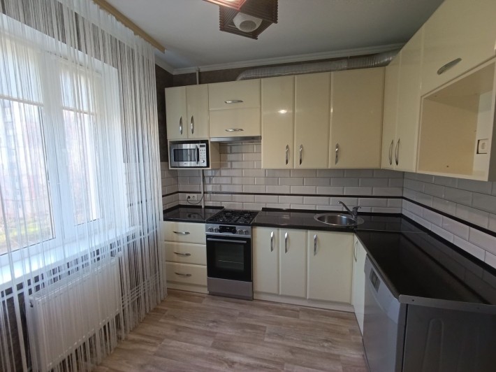 Продається простора 4х кімнатна квартира - фото 1