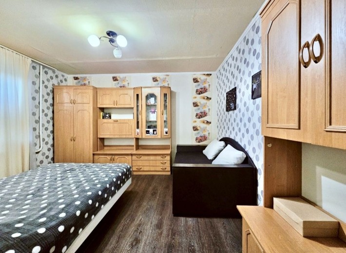 Продам 1ком, кирпичный дом - фото 1