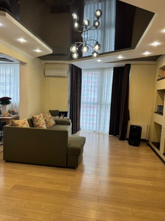 Пчілки Олени, Драгоманова, - фото 1