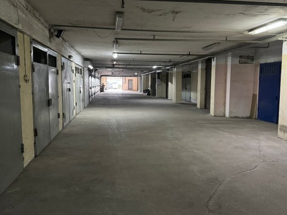 Гараж у підземному паркінгу, Центр Києва, Прахових 27, ЖК Дипломат