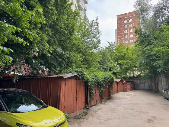 Продам гараж в печерському районі Киев