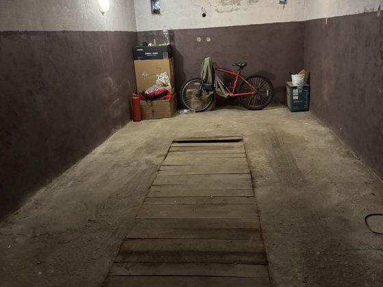 Гараж у гаражному кооперативі «Космос»  вул.Антона Головатого 235 Львов