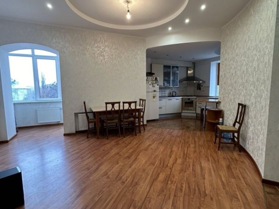 Великогабаритна квартира в елітному будинку ЦЕНТР міста Черкассы