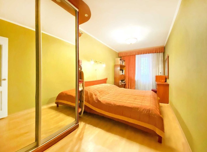 Продам простору 3к., жм Перемога-6. - фото 1