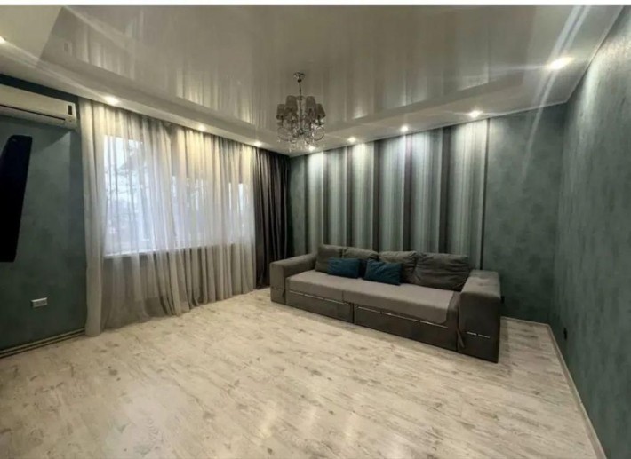 Продам 3-комн квартиру в районе Квиринга ул. - фото 1