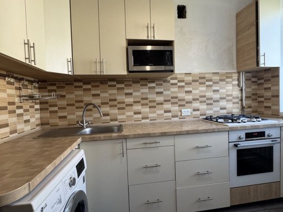 Продам 2к низ пр Александра Поля ул Владимира Антоновича Дніпро