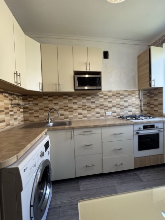 Продам 2к низ пр Александра Поля ул Владимира Антоновича - фото 1