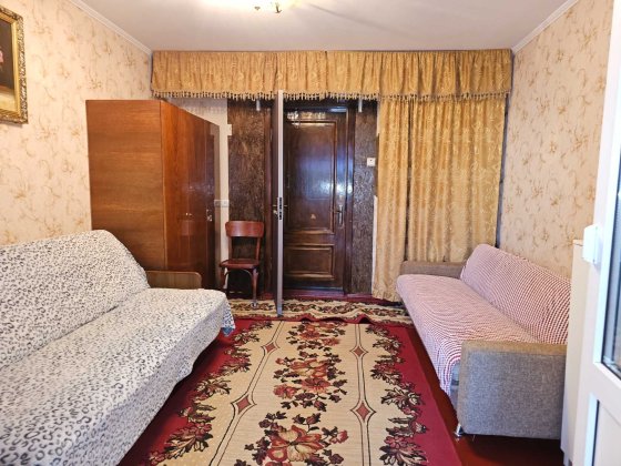 Кімната у гуртожитку з балконом, ВИСТАВКА зупинка Поліклініка № 2.