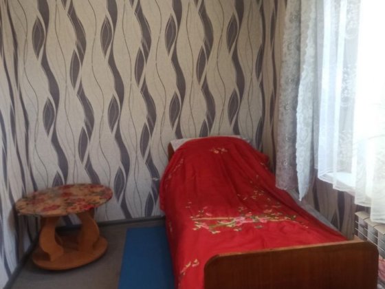 Центр. Здається кімната Полтава