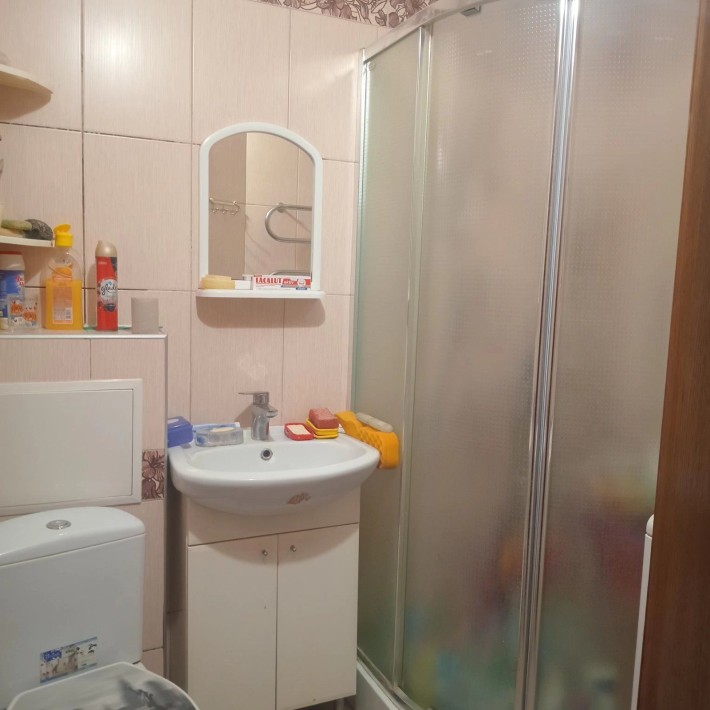 Здам кімнату для дівчини! Без доплат за комунальні. - фото 1