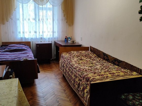 Оренда ліжко-місця в кімнаті. Р-н ТЦ Чайка Ровно