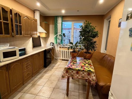 Оренда кімнати з балконом    19 м кв Ст м Позняки 7 хв пішки Киев